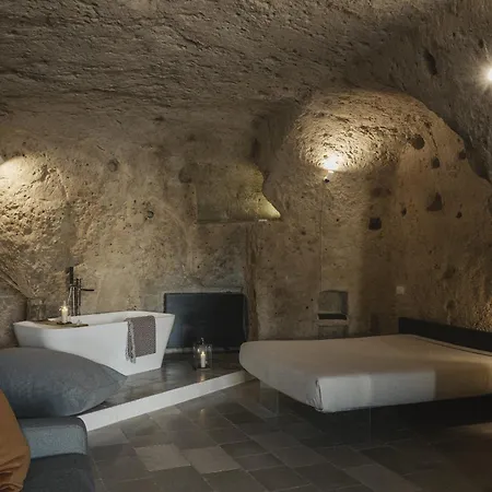 Aque Cave Konukevi 3*