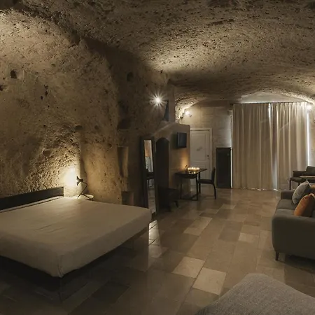 Aque Cave Konukevi Matera